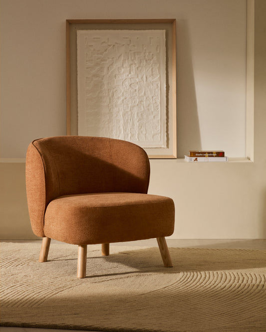 Fauteuil Ulit en tissu chenille terracotta et pieds en bois de hêtre finition naturelle