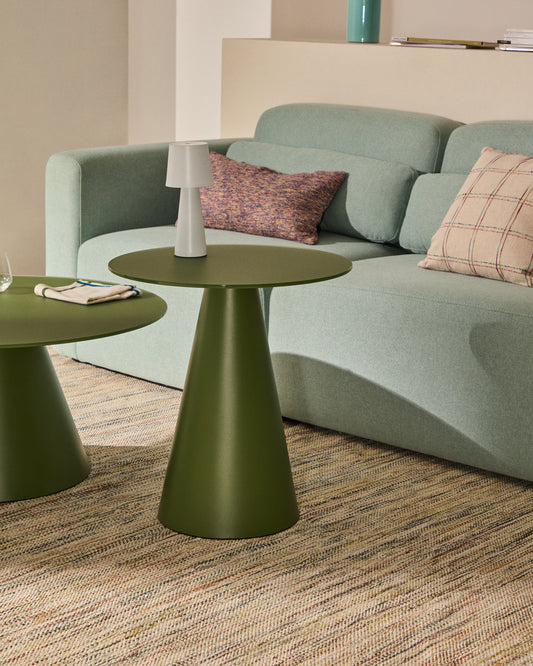 Table d'appoint Wilshire en verre trempé dépoli et acier finition vert mat Ø50 cm
