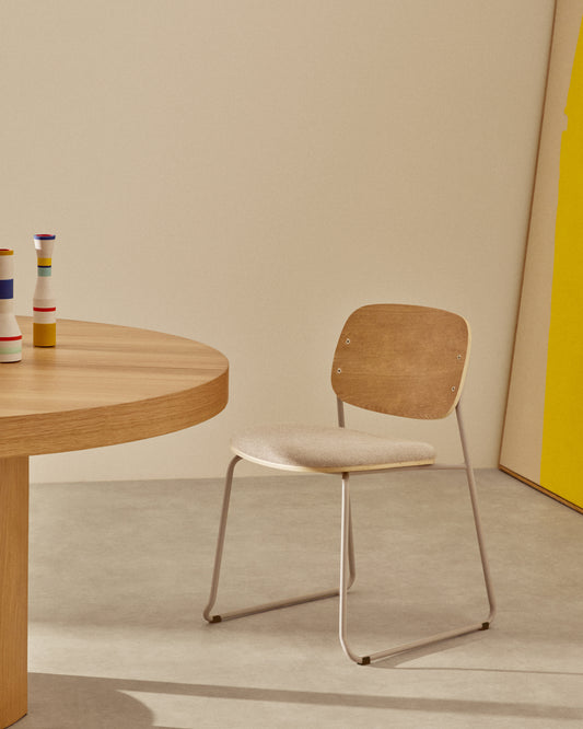 Chaise empilable Meli en contreplaqué de peuplier avec assise en chenille beige et pieds en métal beige FSC Mix Credit