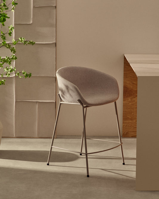 Tabouret Yvette en tissu chenille beige et pieds en acier finition beige hauteur 75 cm