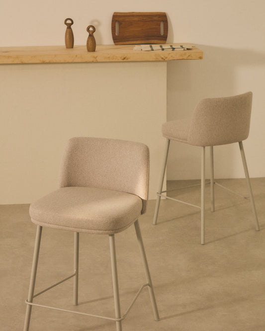 Tabouret Minami en chenille beige avec pieds en acier finition beige, hauteur 65 cm