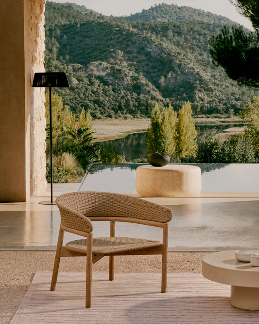 Fauteuil Arinella en bois d’acacia avec finition ton naturel et corde beige FSC 100 %