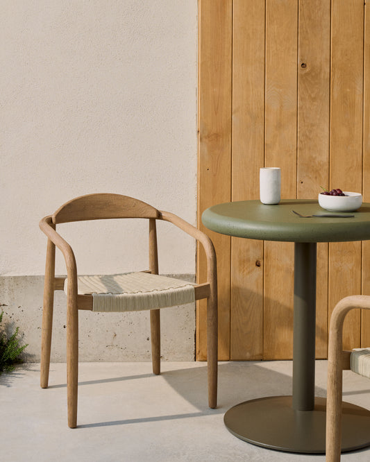 Chaise empilable Nina en bois d’acacia et corde écrue FSC 100 %