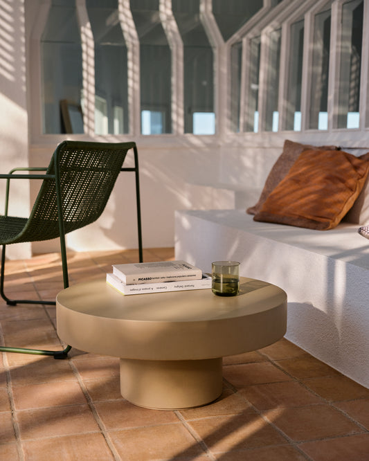 Table basse Aiguablava en ciment beige Ø 66 cm