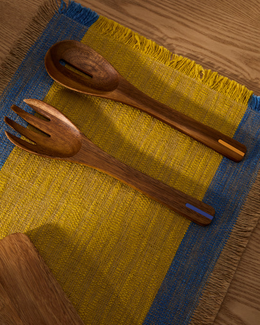 Cuillère à trou Zairin en bois d’acacia FSC 100 % et en métal