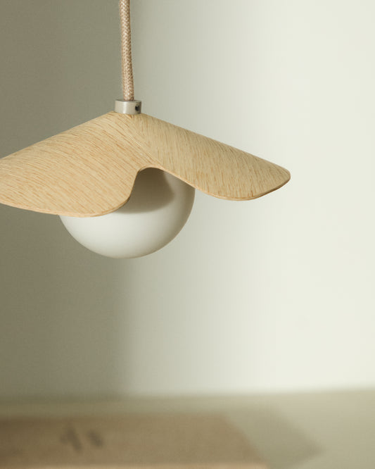 Suspension Wilara en placage de chêne avec 1 boule en verre fumé blanc