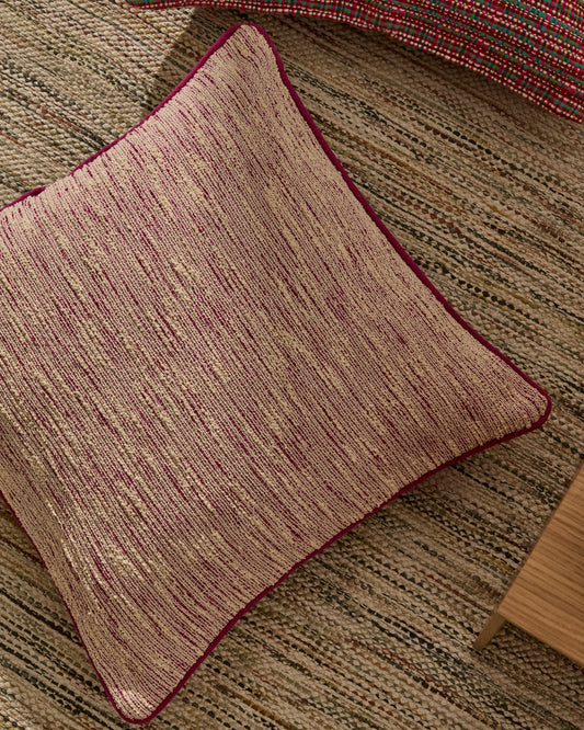 Housse de coussin Brisella en jacquard avec bordure rose contrastée 45 x 45 cm