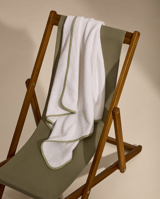 Cape de bain Nuni en coton blanc avec liseré vert