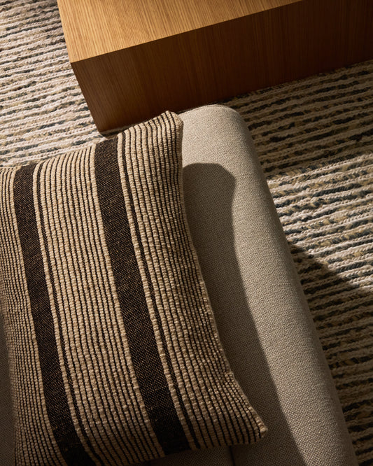 Housse de coussin Uciel en coton et broderie en jute beige et noir 40 x 60 cm