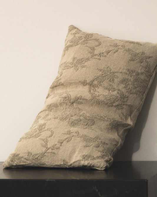Housse de coussin Velina en jacquard de lin lavé fleuri beige 30 x 50 cm