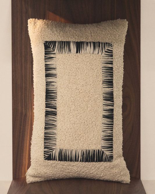 Housse de coussin Enari en coton beige et noir 50 x 30 cm