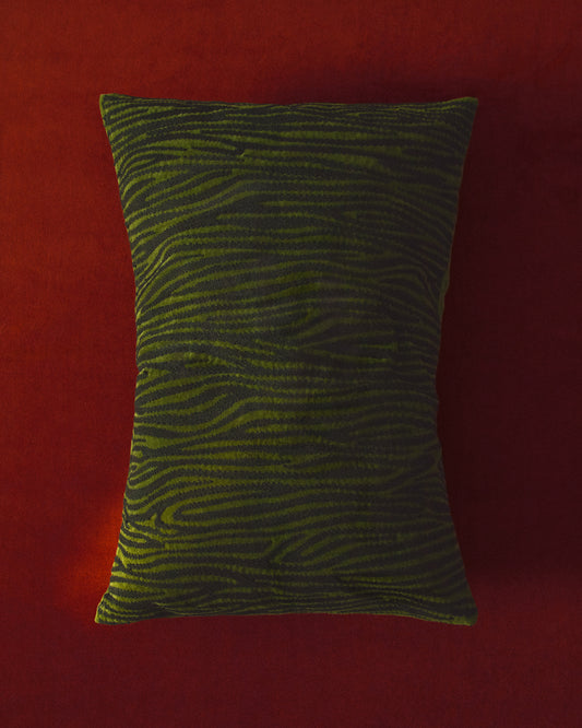 Housse de coussin Davina en coton avec broderie zèbre vert 40 x 60 cm
