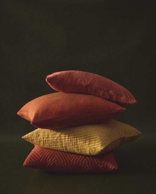 Housse de coussin Nuval en tissu structuré moutarde 50 x 50 cm