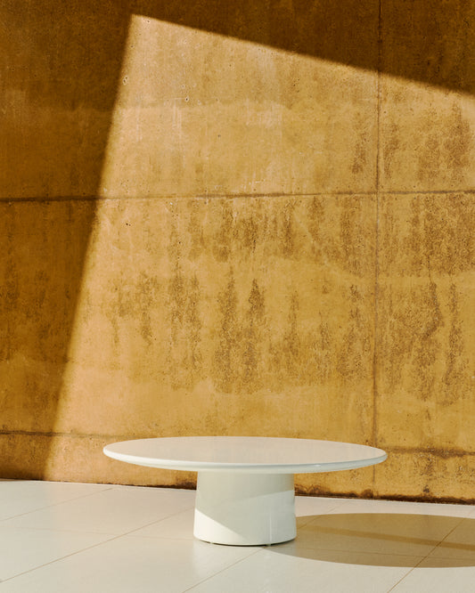 Table basse Albanella en ciment avec finition blanc brillant Ø 110 cm