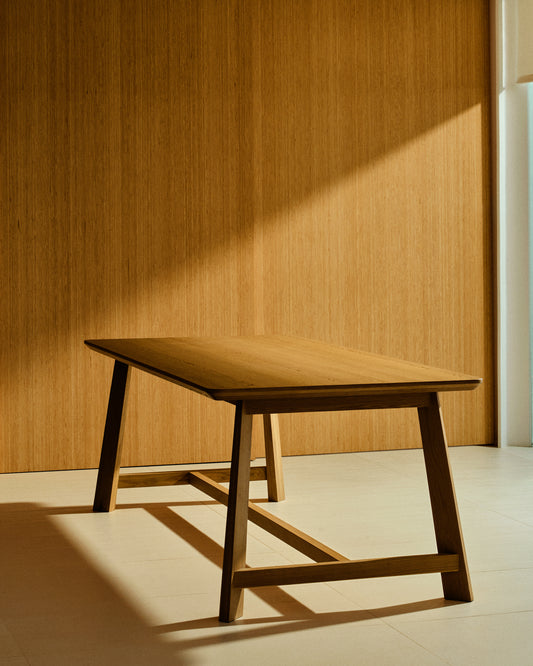 Table Idun en placage et bois de chêne avec finition ton naturel FSC Mix Credit 220 x 100 cm