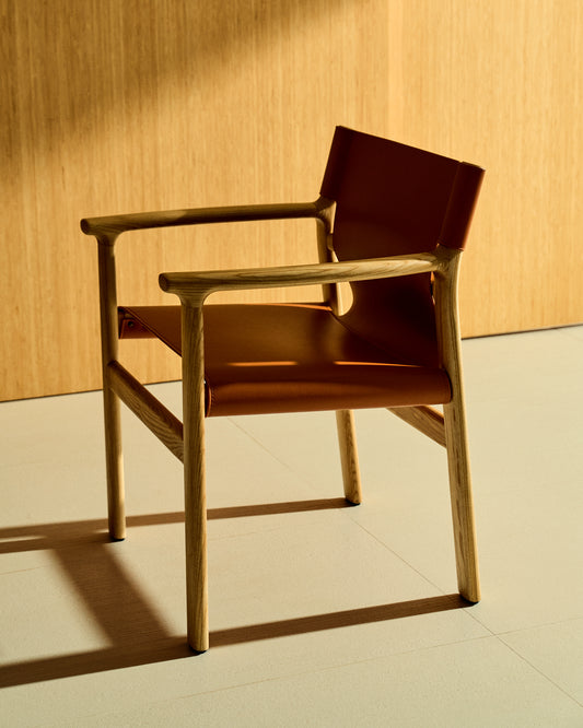 Chaise Jan en fibres de cuir recyclé marron clair et bois de frêne avec finition ton naturel FSC 100 %