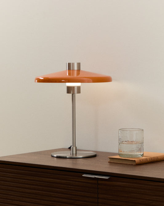Lampe de table Nuvira en métal brossé gris clair et abat-jour orange