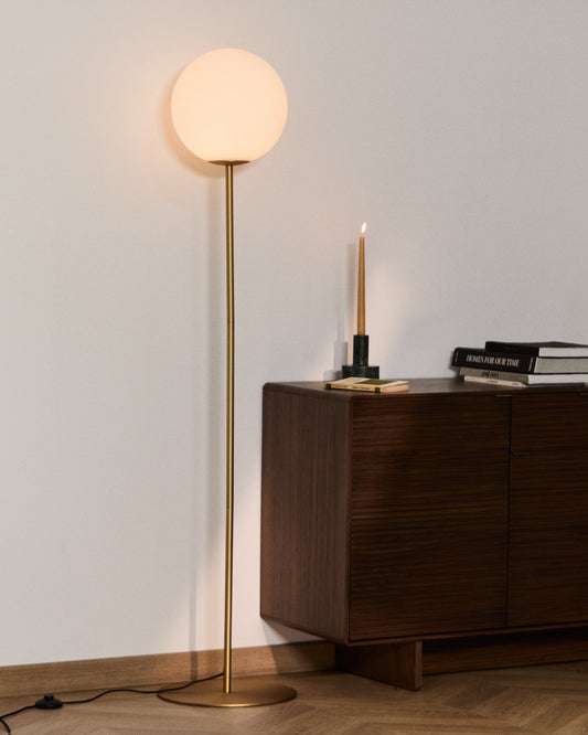 Lampadaire Brisia en métal finition laiton brossé avec 1 boule en verre dépoli Ø 30 cm