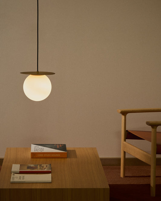 Plafonnier Brisia en métal finition laiton brossé avec 1 boule en verre dépoli Ø 20 cm