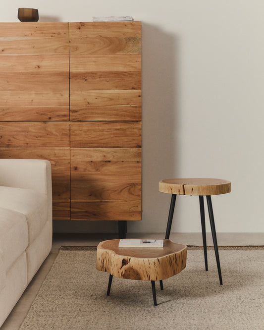 Table auxiliaire Tanive en bois d’acacia avec finition blanchie et pieds en acier noir Ø 35 cm