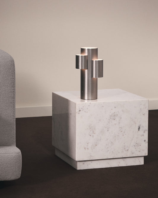 Table auxiliaire Sorein en marbre blanc 50 x 50 cm