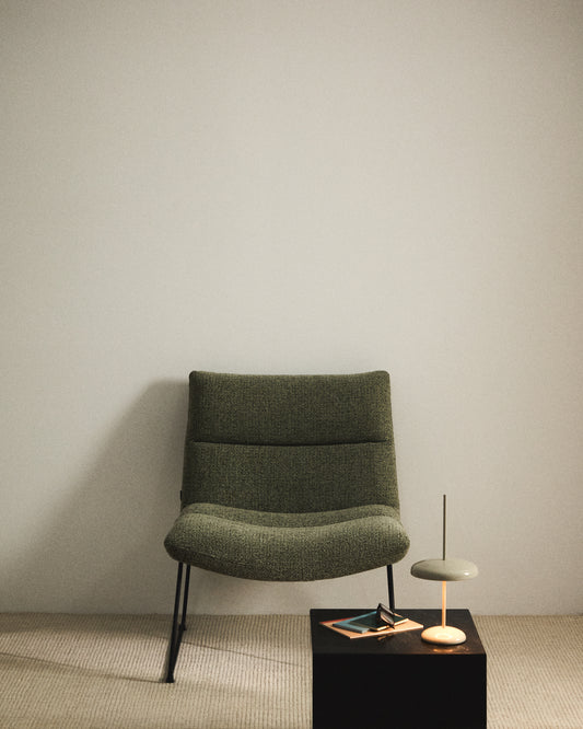 Fauteuil Asen en chenille verte et pieds en acier noir FSC 100%