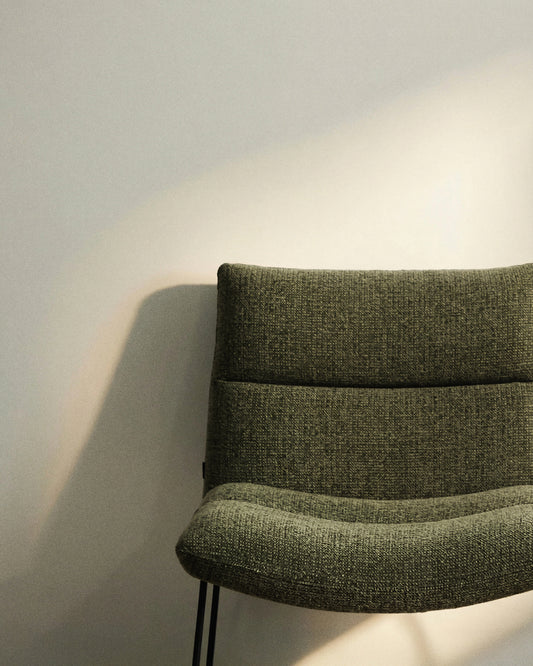 Fauteuil Asen en chenille verte et pieds en acier noir FSC 100%