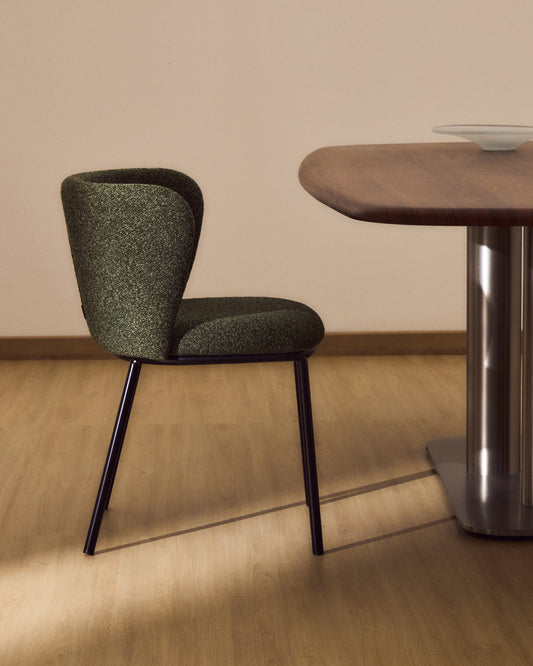 Chaise Ciselia en chenille épaisse vert foncé et pieds en acier avec finition noire FSC Mix Credit