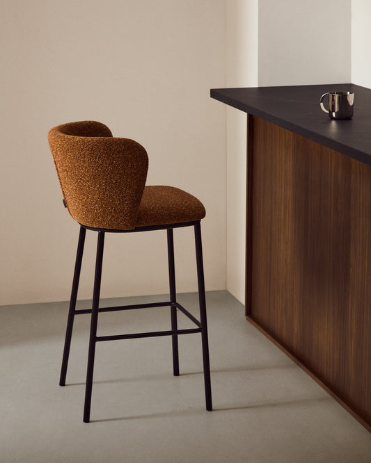 Tabouret Ciselia en chenille épaisse terracotta et pieds en acier avec finition noire FSC Mix Credit 75 cm