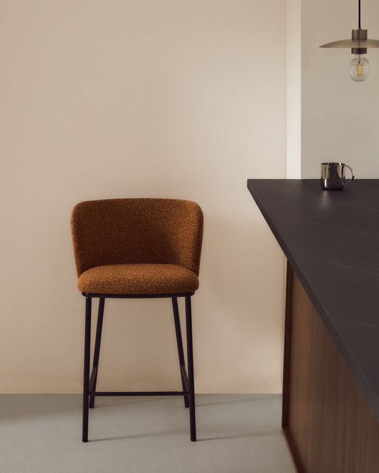 Tabouret Ciselia en chenille épaisse terracotta et pieds en acier avec finition noire FSC Mix Credit 65 cm