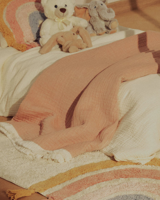 Couverture Nafine en gaze 100 % coton avec franges bicolores 130 x 170 cm