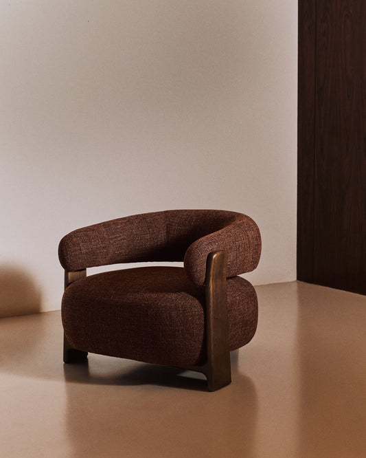 Fauteuil Granite en tissu chenille marron et pieds en bois de frêne finition noyer FSC 100 %