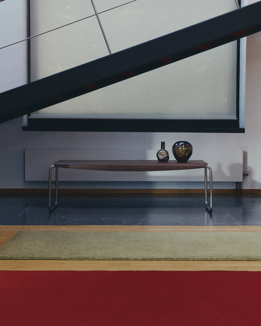 Banc Tarsel en placage de noyer avec structure en acier inoxydable brossé 142 cm