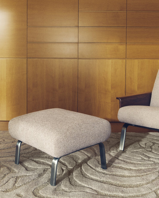 Repose-pieds Amsen marron clair avec pieds en acier inoxydable brossé 68 x 55 cm