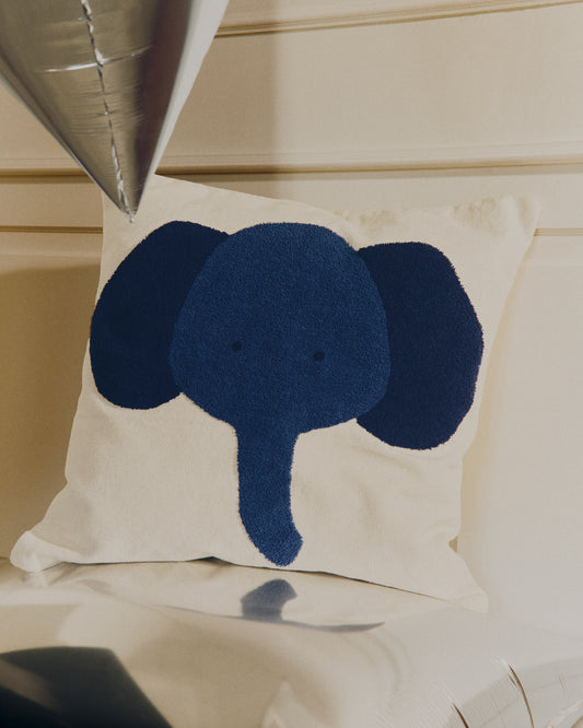 Housse de coussin de sol Tandani en coton beige avec éléphant bleu 70 x 70 cm