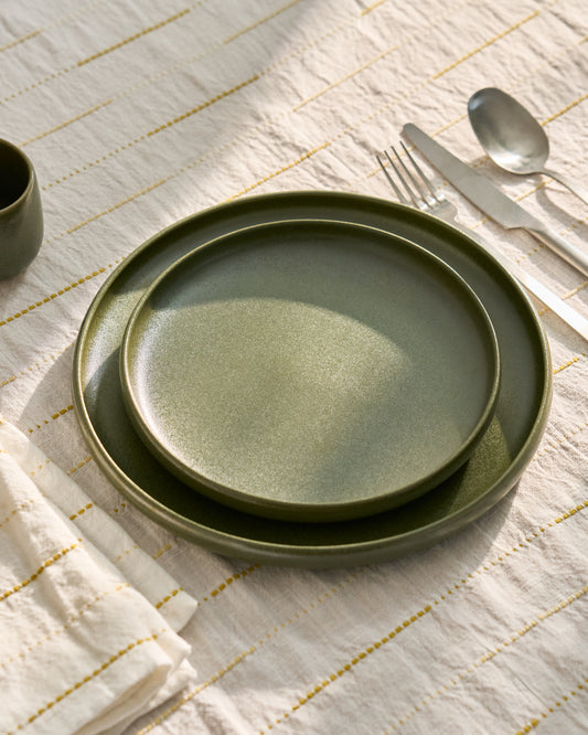 Assiette plate Uilo en céramique verte
