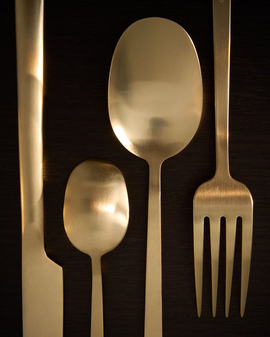 Dilora 16-piece stainless steel cutlery set with a matte gold finish
