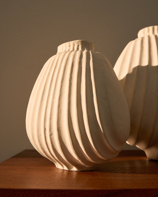 Arisea ecru papier-mâché vase 18 cm