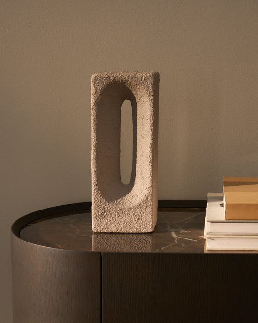Sculpture Vriona en papier mâché gris clair 13,5 x 33,5 cm