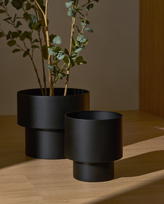 Mash round metal planter in black Ø41