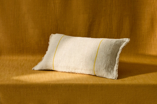 Housse de coussin Lidore en lin beige à rayures contrastées jaunes 30 x 50 cm