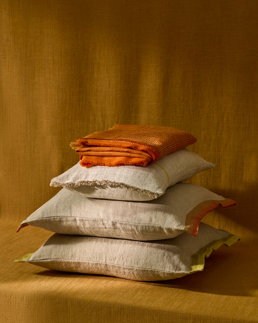 Housse de coussin Disea en lin beige avec motif jaune 45 x 45 cm