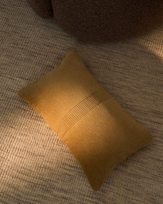 Housse de coussin Tavre en velours avec détail brodé beige 30 x 50 cm