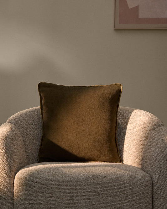 Housse de coussin Rivon verte avec passepoil contrasté 45 x 45 cm
