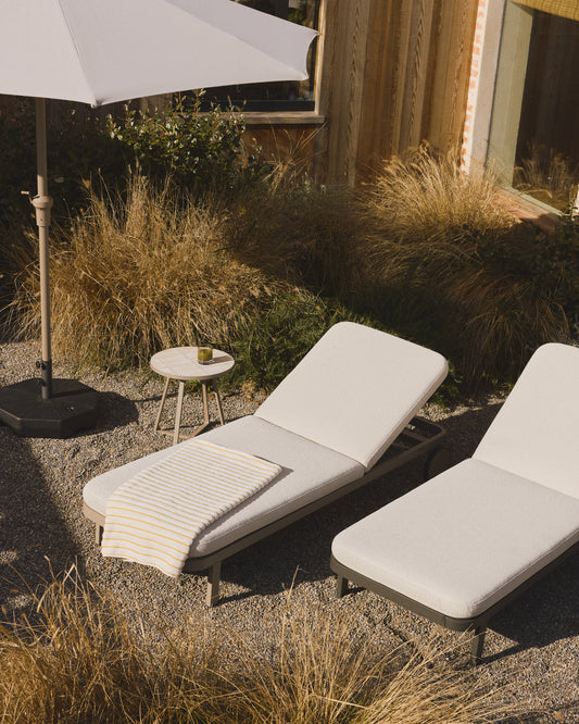 Bain de soleil Kionia en aluminium taupe.