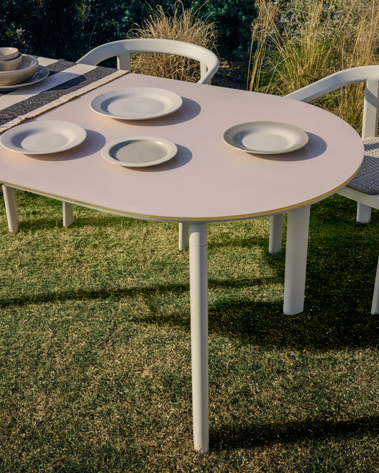 Table ovale Erice en aluminium et verre trempé écru 230 x 100 cm