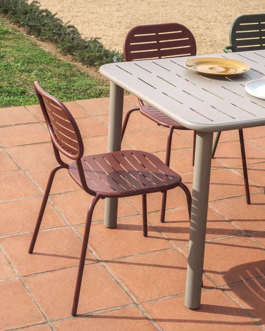 Chaise empilable d’extérieur Brai en acier galvanisé grenat