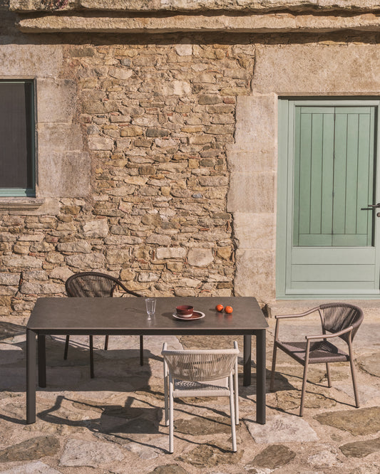 Table Anafi avec plateau en pierre frittée graphite 140 x 80 cm