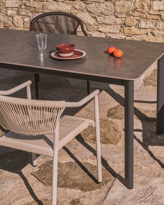 Table Anafi en pierre frittée et aluminium graphite 180 x 90 cm