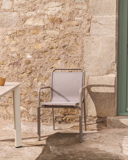 Chaise empilable d’extérieur Luri en aluminium taupe et textilène beige
